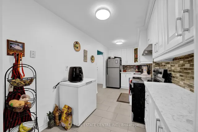 Additional image 17 of 4062 Lawrence Ave Unit 106