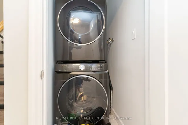 Additional image 32 of 3 Candy Cres