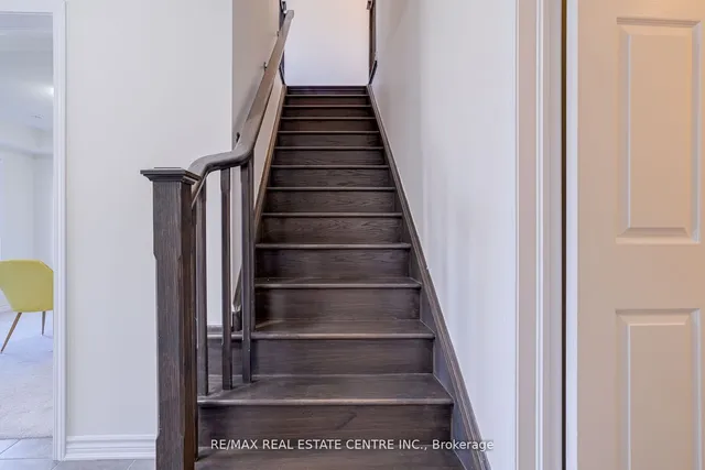 Additional image 8 of 4 Metro Cres