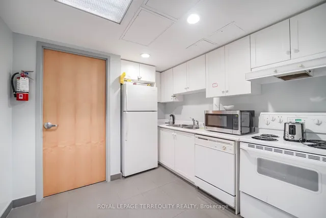 Additional image 36 of 43 Eglinton Ave Unit 1708