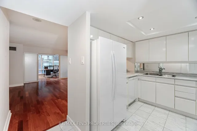 Additional image 10 of 33 University Ave Unit 1501