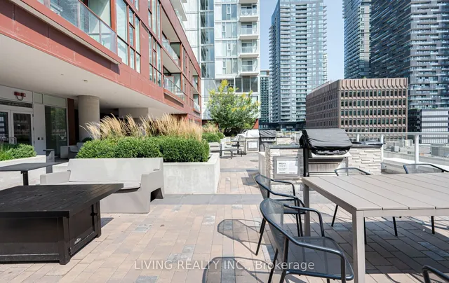 Additional image 34 of 33 Helendale Ave Unit 1512