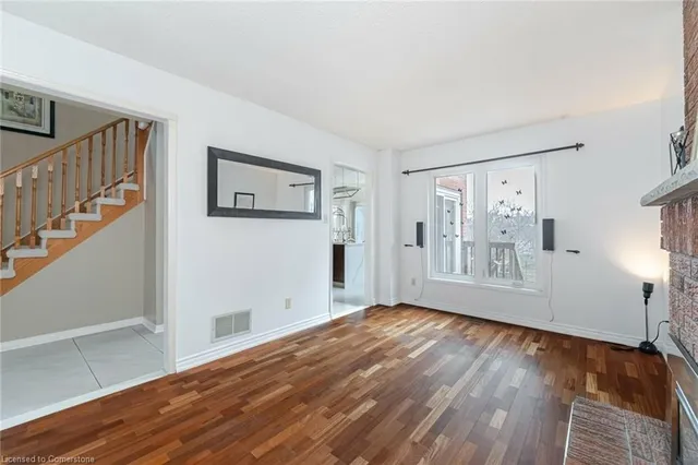 Additional image 17 of 140 Lord Simcoe Dr