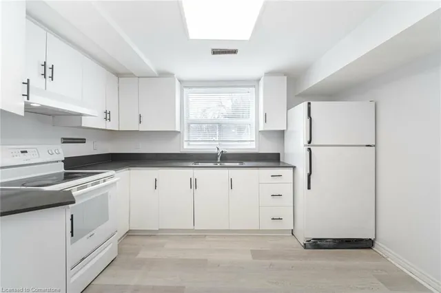 Additional image 42 of 140 Lord Simcoe Dr