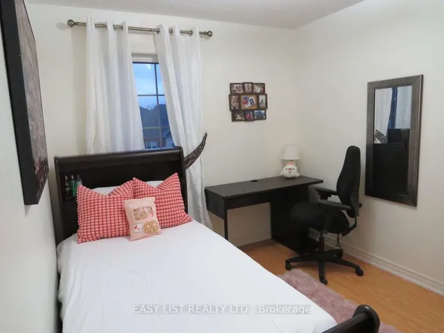 Additional image 19 of 34 Betty Nagle St