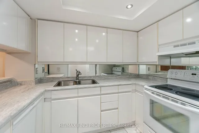 Additional image 9 of 33 University Ave Unit 1501