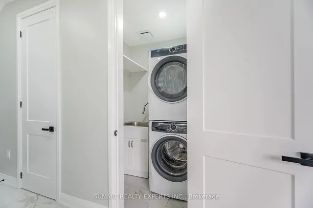 Additional image 20 of 9 Keewatin Gate