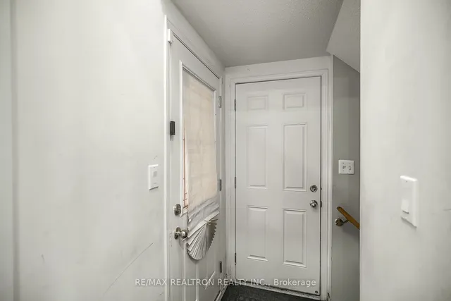 Additional image 33 of 102 Commodore Dr