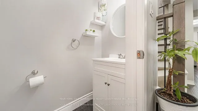 Additional image 12 of 60 Roehampton Cres