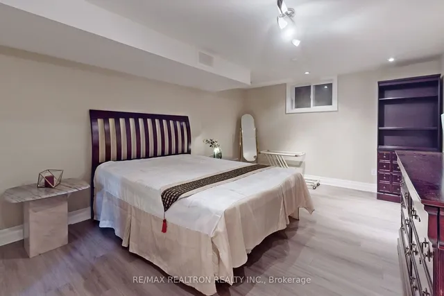 Additional image 36 of 237 Old Yonge St