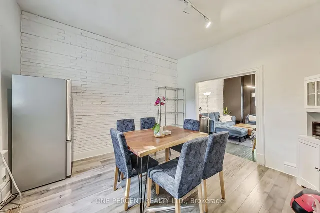 Additional image 13 of 825 Adelaide St