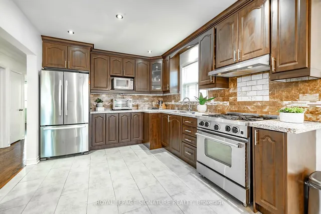 Additional image 7 of 136 Regina Ave