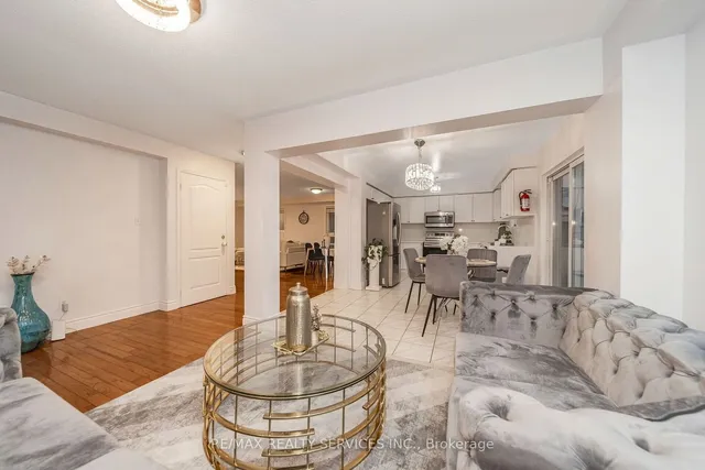 Additional image 12 of 77 Crown Victoria Dr