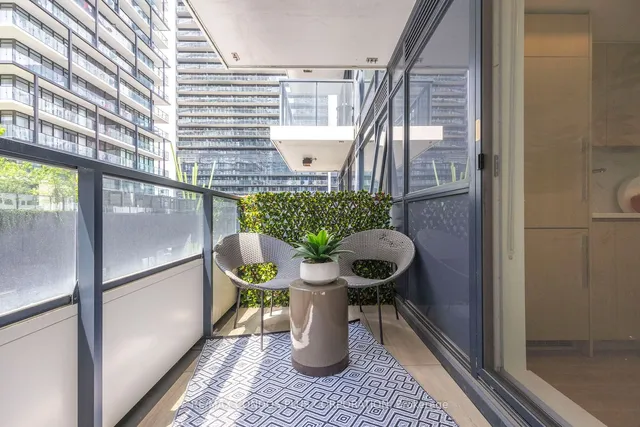 Additional image 19 of 38 Widmer St Unit 810