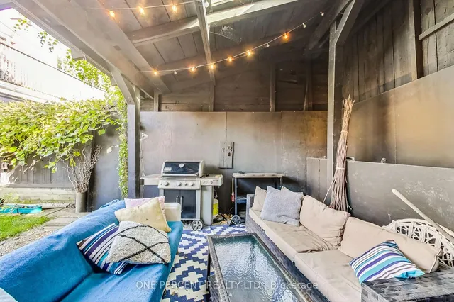 Additional image 33 of 825 Adelaide St