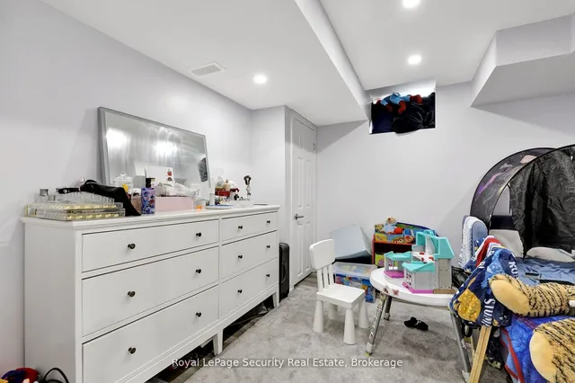 Additional image 30 of 80 Aspermont Cres