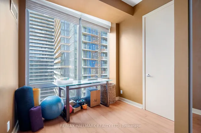 Additional image 19 of 81 Navy Wharf Crt Unit 3803