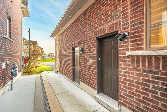 Additional image 37 of 8 Herringbone Cres