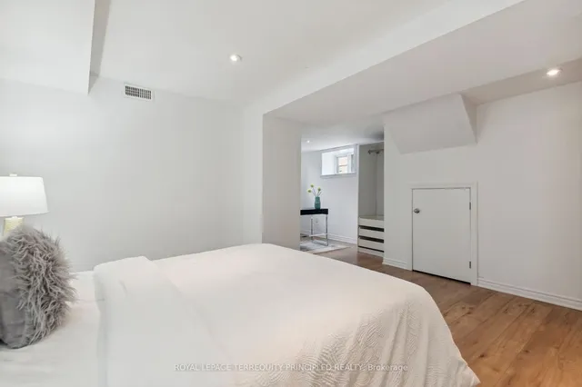 Additional image 25 of 39 Oakwood Ave