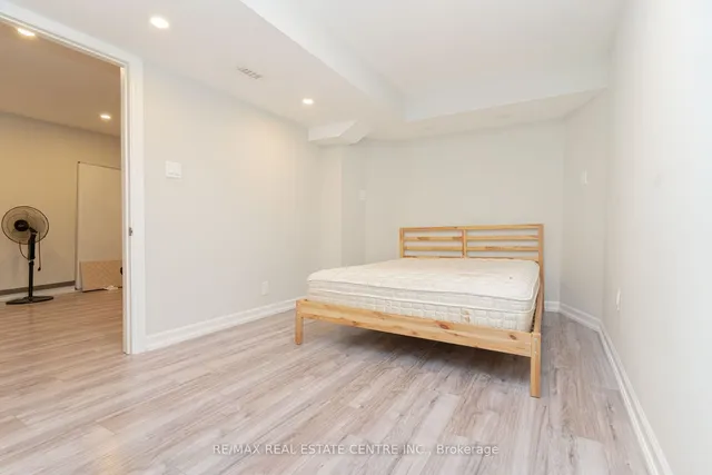 Additional image 26 of 3 Candy Cres