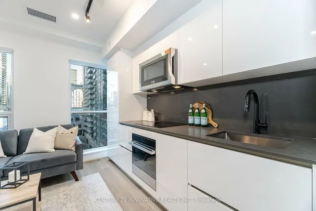 Additional image 14 of 327 King St Unit 601