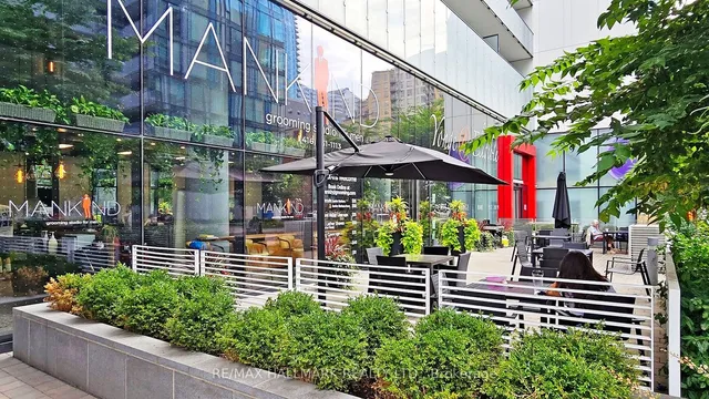 185 Roehampton Ave Unit 2705