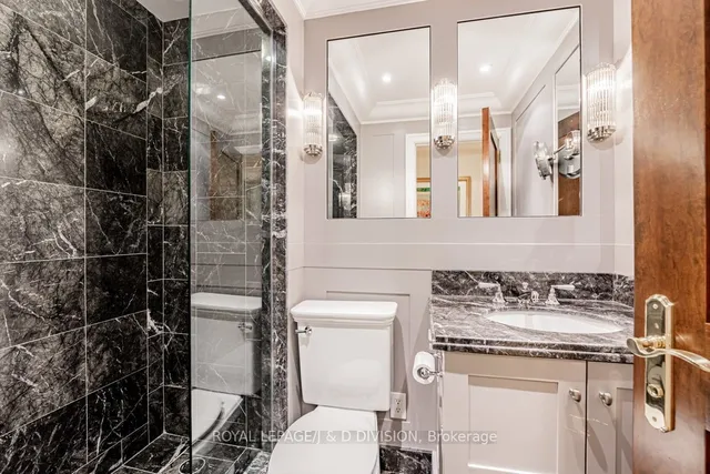 Additional image 31 of 38 Avenue Rd Unit 808