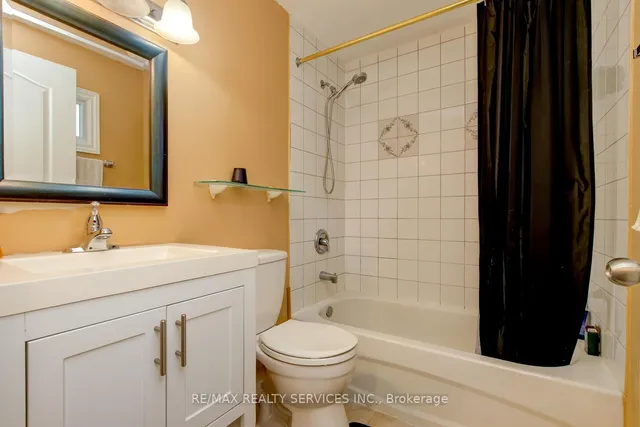 Additional image 16 of 8 Heatherside Crt