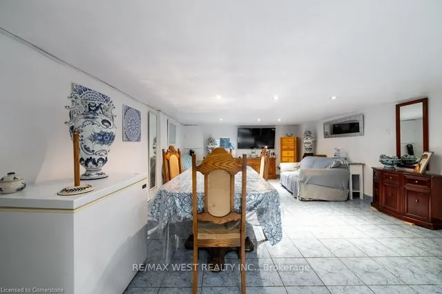 Additional image 18 of 13 Rolyat St