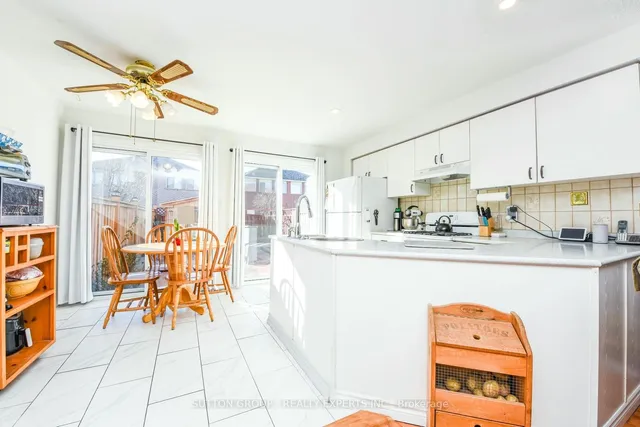 Additional image 10 of 48 Yellow Brick Rd