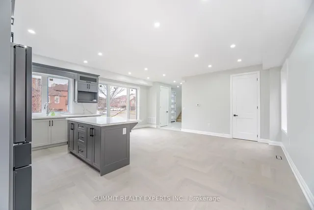 Additional image 15 of 9 Keewatin Gate