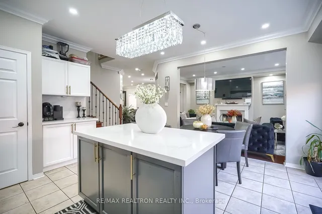 Additional image 19 of 102 Commodore Dr