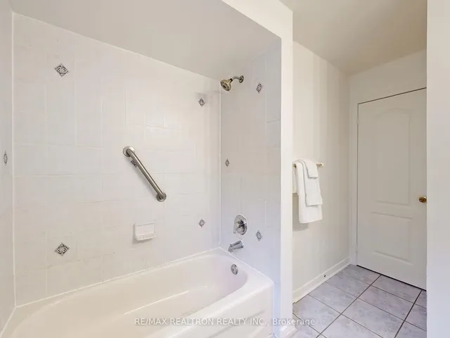 Additional image 28 of 8 Grackle Tr