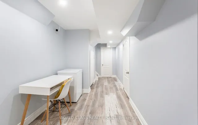 Additional image 34 of 17 Manett Cres