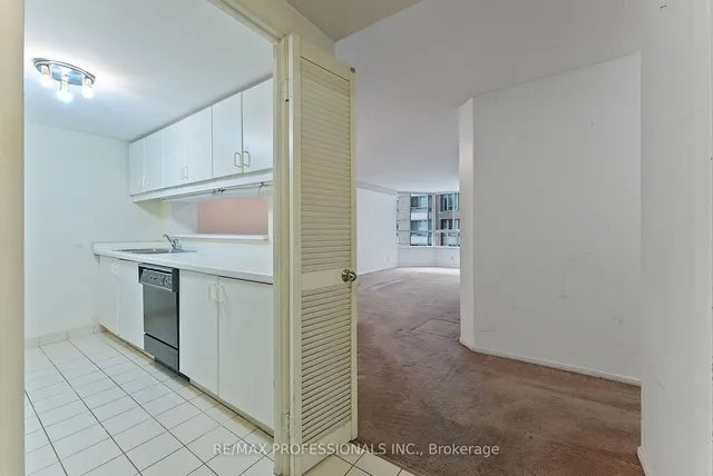 Additional image 29 of 717 Bay St Unit 602
