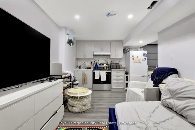 Additional image 28 of 80 Aspermont Cres