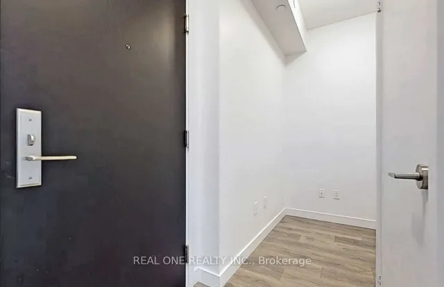 Additional image 6 of 8 Eglinton Ave Unit 1011