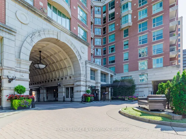 Additional image 30 of 38 Avenue Rd Unit 808