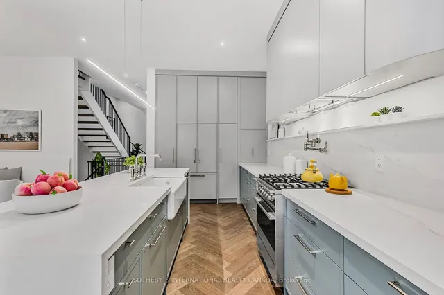 Additional image 10 of 678 Oriole Pkwy