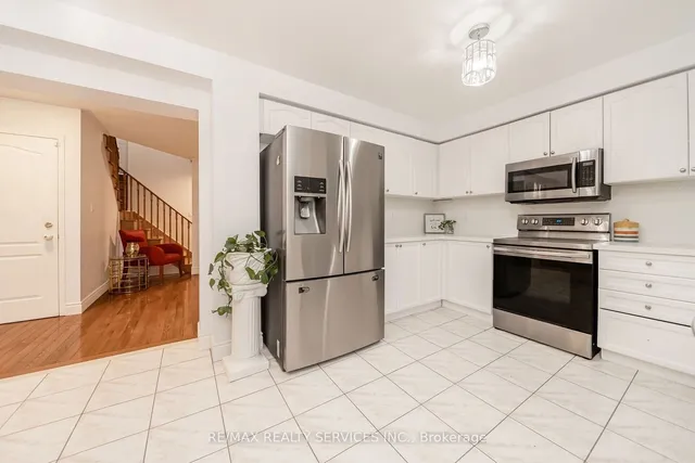 Additional image 15 of 77 Crown Victoria Dr