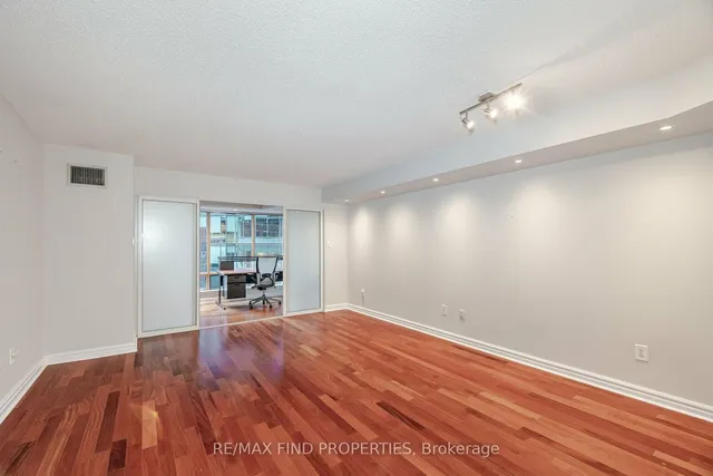 Additional image 11 of 33 University Ave Unit 1501