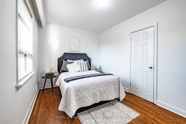 Additional image 18 of 136 Regina Ave