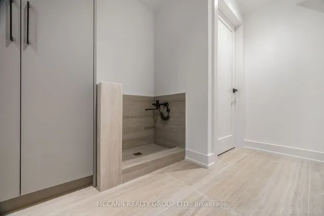 Additional image 32 of 45 Lanark Ave