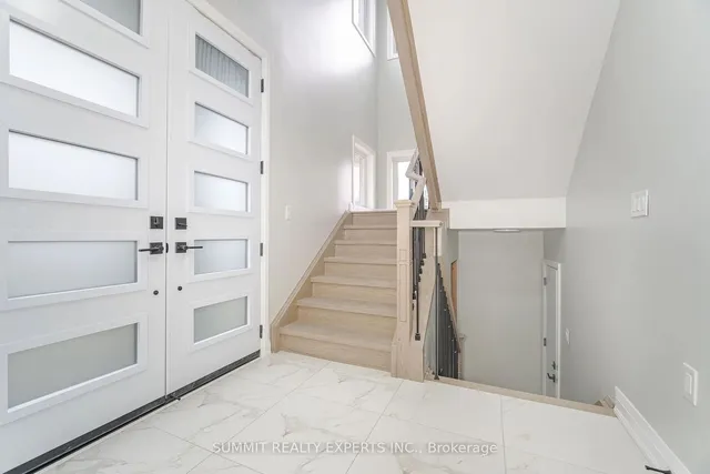 Additional image 21 of 9 Keewatin Gate