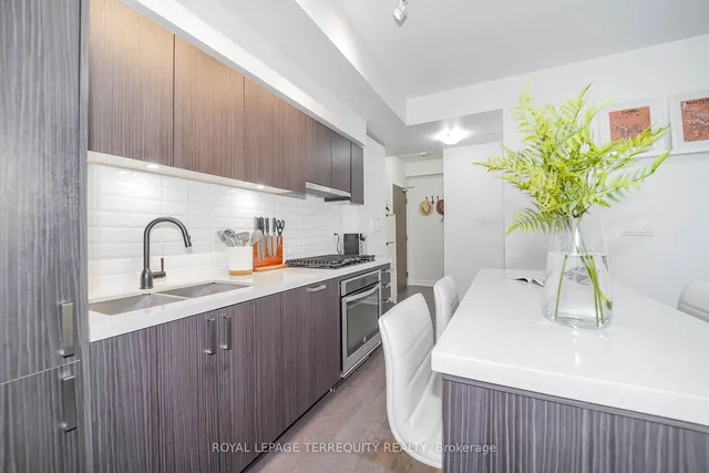 Additional image 10 of 501 St. Clair Ave Unit 301