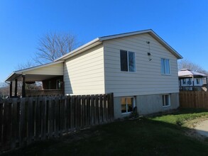 Additional image 2 of 332 Meadowvale Crescent