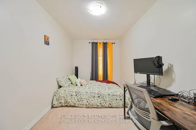 Additional image 34 of 31 Bergamont Rd