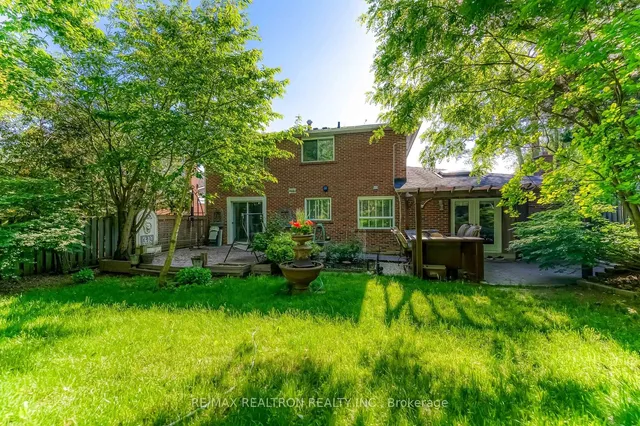 Additional image 39 of 237 Old Yonge St