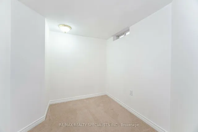 Additional image 36 of 32 Giza Cres