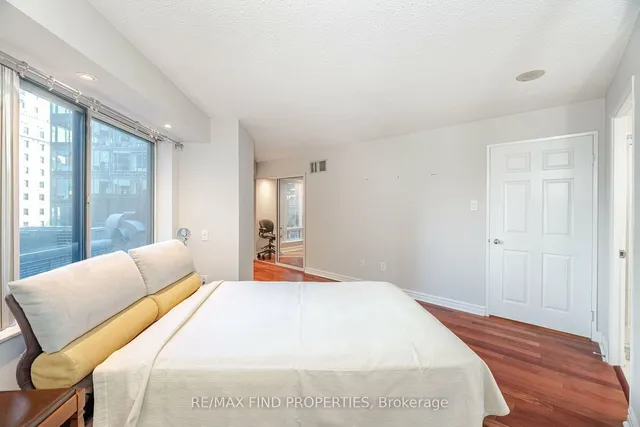 Additional image 18 of 33 University Ave Unit 1501